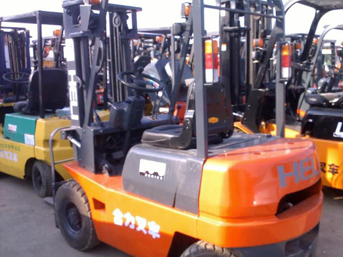 東莞電動(dòng)叉車的蓄電池的保養(yǎng)方法都有那些？